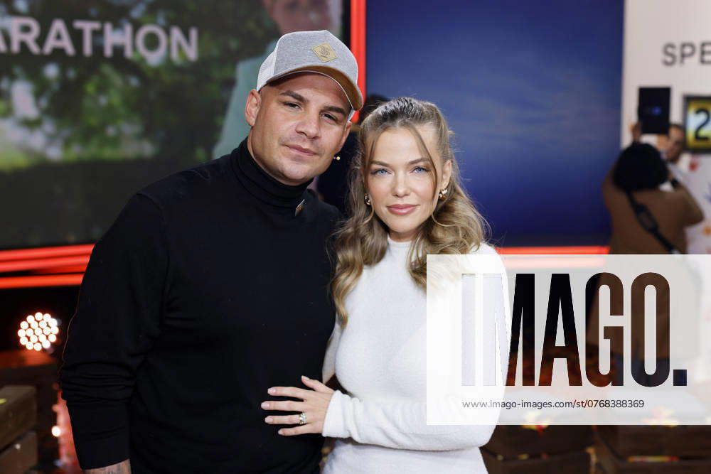 Sänger Pietro Lombardi und seine Verlobte Laura Maria Rypa beim 28. RTL-Spendenmarathon 2023 in den EMG-Studios. In der Villa von Pietro Lombardi (32) und seiner Verlobten Laura Rypa (28) kam es im Oktober 2024 zu einem Polizeieinsatz. Zwischen dem Paar soll es einen heftigen Streit gegeben haben. Die Influencerin hat sich nach Eintreffen der Einsatzkräfte in eine Klinik begeben. Hürth, 17.11.2023 NRW Deutschland