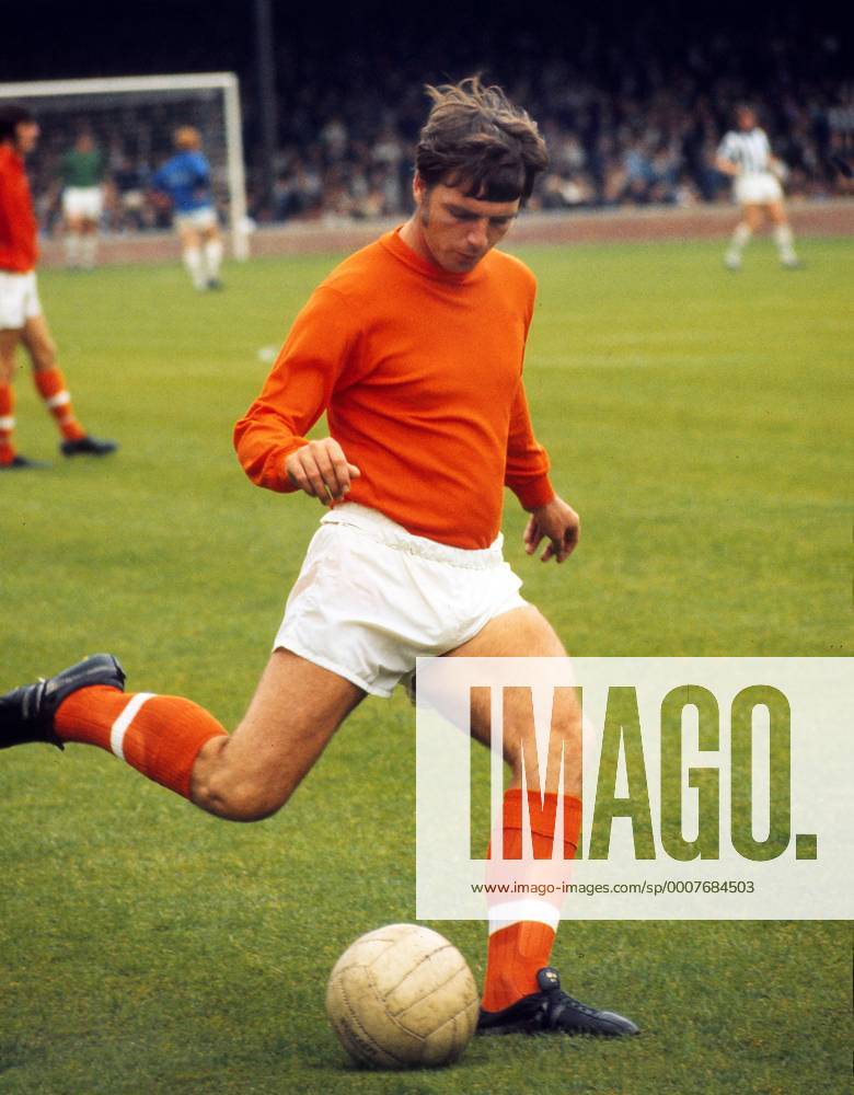 Football - Fred Pickering (Blackpool) Huddersfield Town v Blackpool 15 08 1970