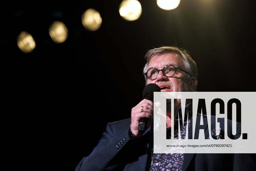 Entertainer Hape Kerkeling in der Lit.Cologne SPEZIAL Veranstaltung Gebt mir etwas Zeit Hape Kerkeling mit seiner Chronik der Ereignisse im Theater am Tanzbrunnen. Köln, 12.10.2024 NRW Deutschland