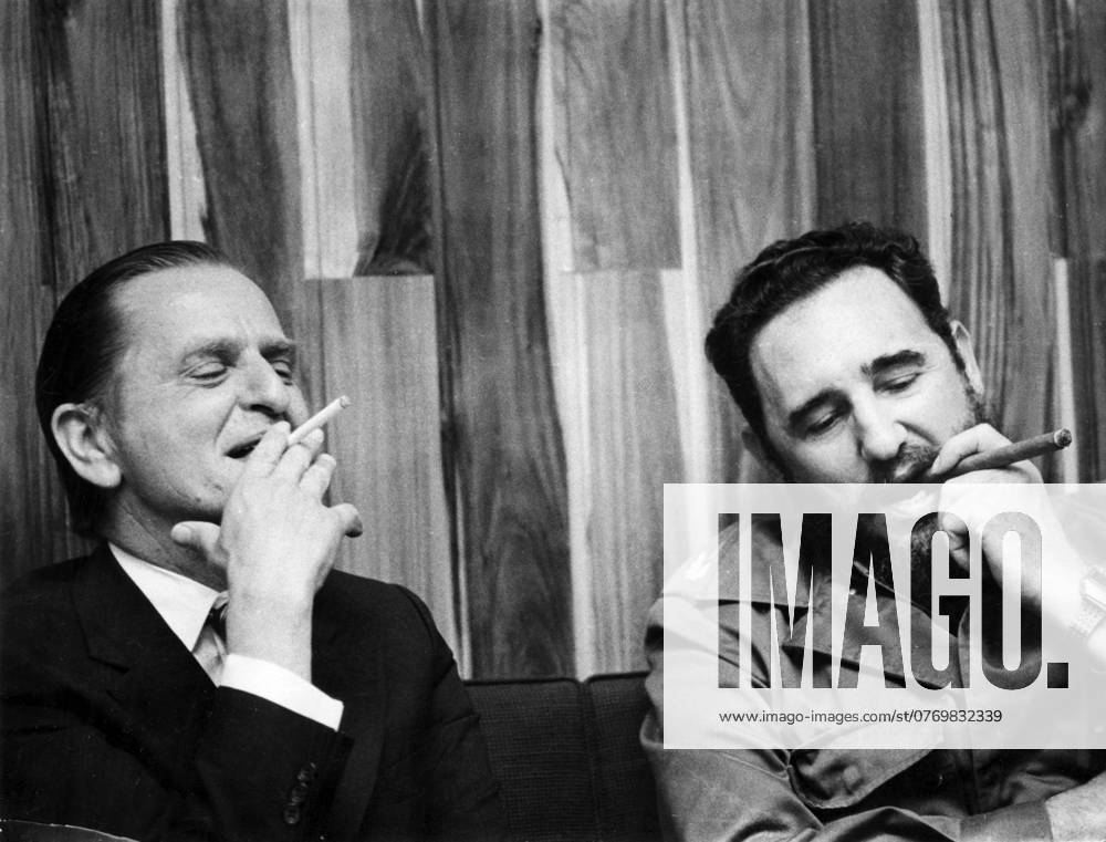 Swedish Prime Minister Olof Palme smokes a cigarette with Cuban leader Fidel Castro who smokes a cigar, during Palme s visit to Cuba, June 01, 1976 CUBA ttexport