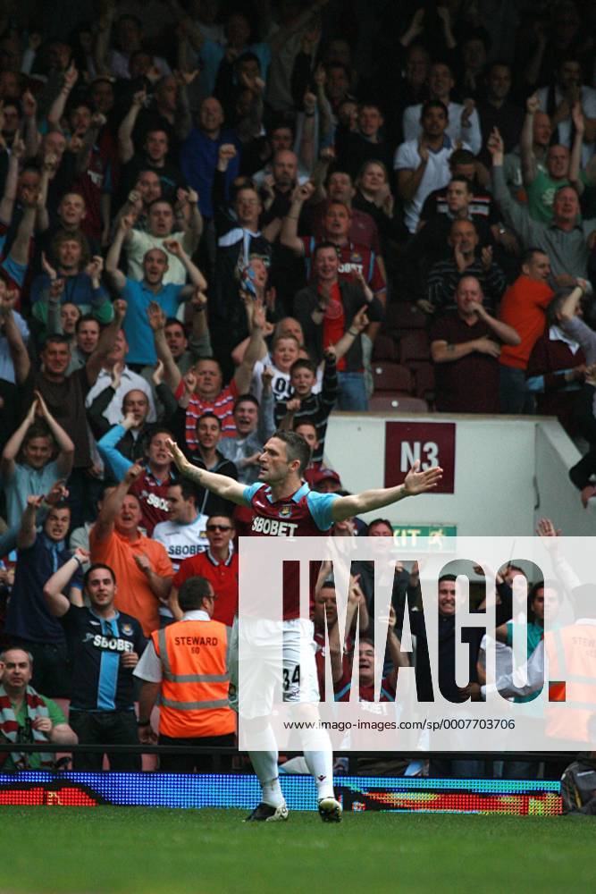 Football - Premier League - West Ham United vs. Aston Villa Robbie Keane of West ham scores Upton Park, London