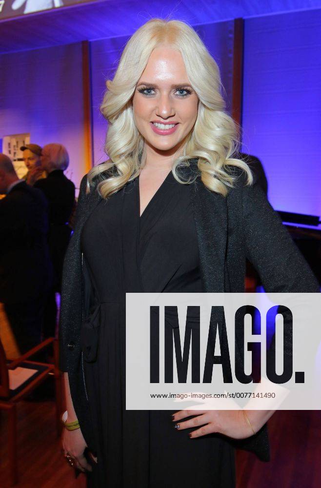 Sarah Knappik beim Empfang zum 150. Geburtstag des Film-Pionier Carl Laemmle, veranstaltet von der Produzenten-Allianz, in der Landesvertretung Baden-Wuerttemberg, Tiergartenstrasse, Berlin Copyright imago stock&people GmbH Tinkeres Datum: 08.02.2017 Carl-Laemmle-Empfang