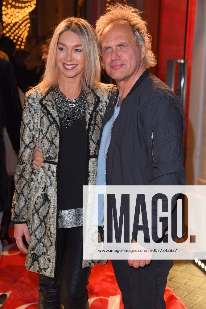 Uwe Ochsenknecht mit Freundin Kirsten Kiki Viebrock Berlinale Opening Night by Gala und UFA im Hotel Das Stue in Berlin am 09.02.2017