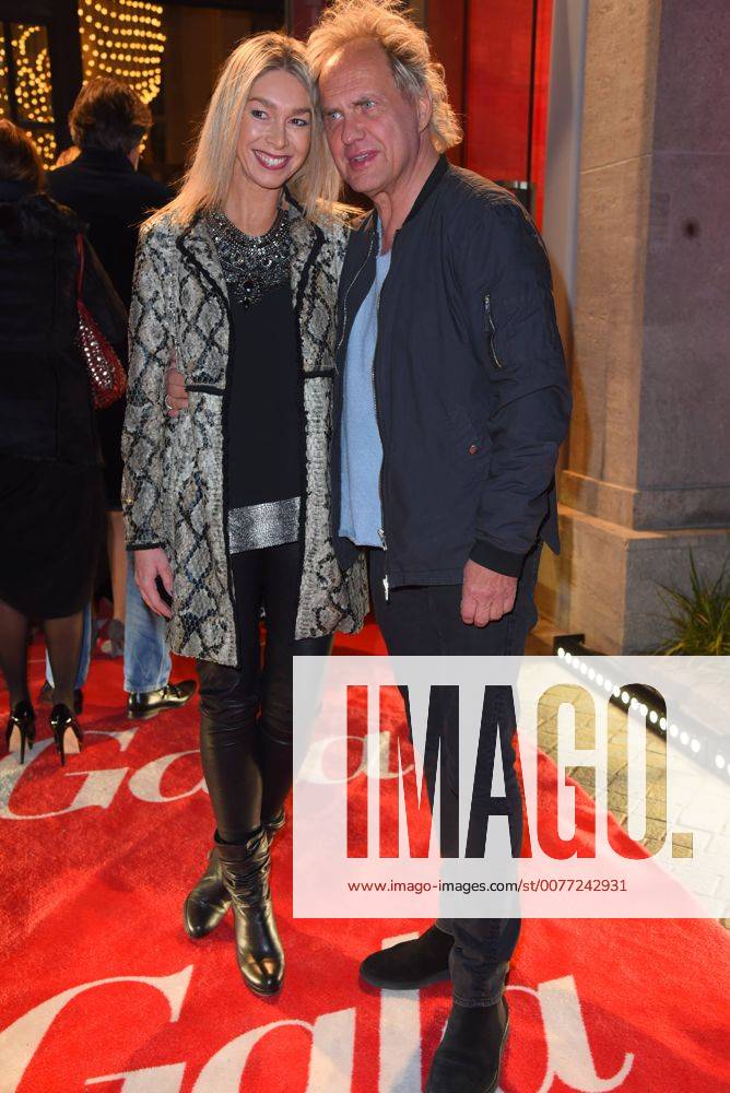 Uwe Ochsenknecht mit Freundin Kirsten Kiki Viebrock Berlinale Opening Night by Gala und UFA im Hotel Das Stue in Berlin am 09.02.2017
