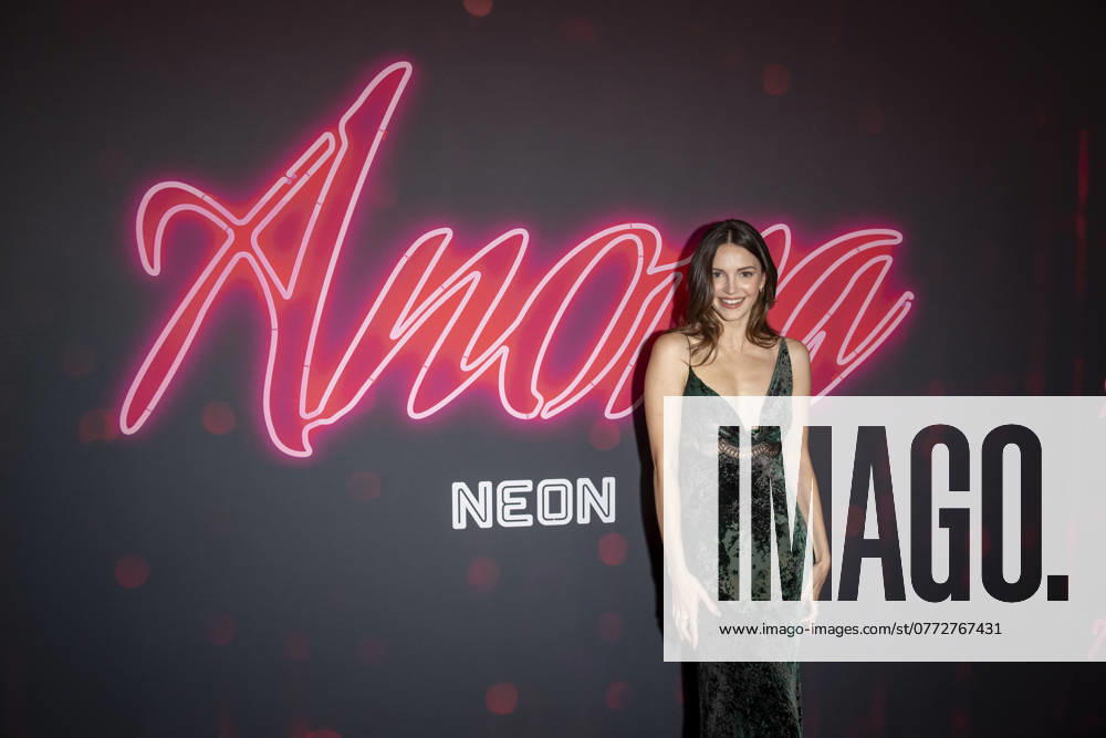Ella Hunt attends the Anora New York premiere at Regal Times Square in New York City. New York United States - ZUMAs197 20241015_aaa_s197_325