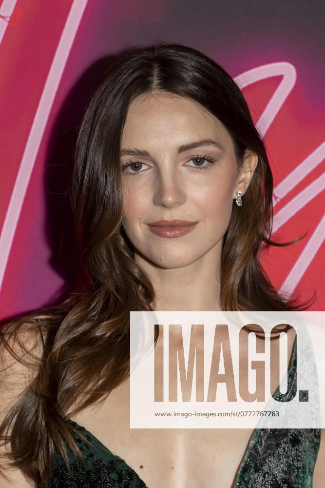 Ella Hunt attends the Anora New York premiere at Regal Times Square in New York City. New York United States - ZUMAs197 20241015_aaa_s197_347
