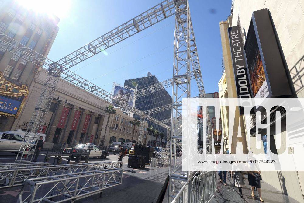 Los Angeles, California, U.S - Workers set up in front of Dolby Theatre in preparation for the 89th Academy Awards in Los Angeles, Wednesday, February 15, 2017. The Academy Awards will be held Sunday, February 26, 2017. Los Angeles U.S. - ZUMAc68_ 20170215_zaf_c68_002
