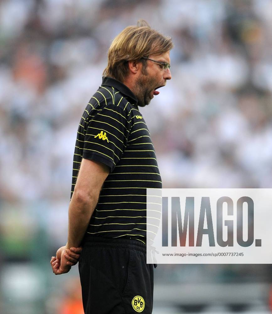 Fussball 1. Bundesliga : 31. Spieltag, Saison 2010 2011 Borussia Mönchengladbach - Borussia Dortmund 23.04.2011 Trainer Jürgen Klopp (Borussia Dortmund)