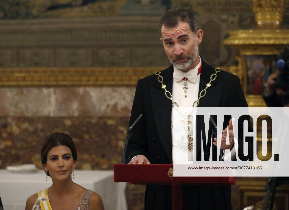 Spain s King Felipe VI delivers a speech at the beginning of a gala dinner held in honour of Argentinian President, Mauricio Macri (unseen) at Royal Palace in Madrid, Spain, 22 February 2017. Argentina s President, Mauricio Macri, is on a four-day long State visit to Spain aimed to strengthen bilateral ties. Spanish Royal Couple host a galla dinner for Argentinian President Mauricio Macri !ACHTUNG: NUR REDAKTIONELLE NUTZUNG!