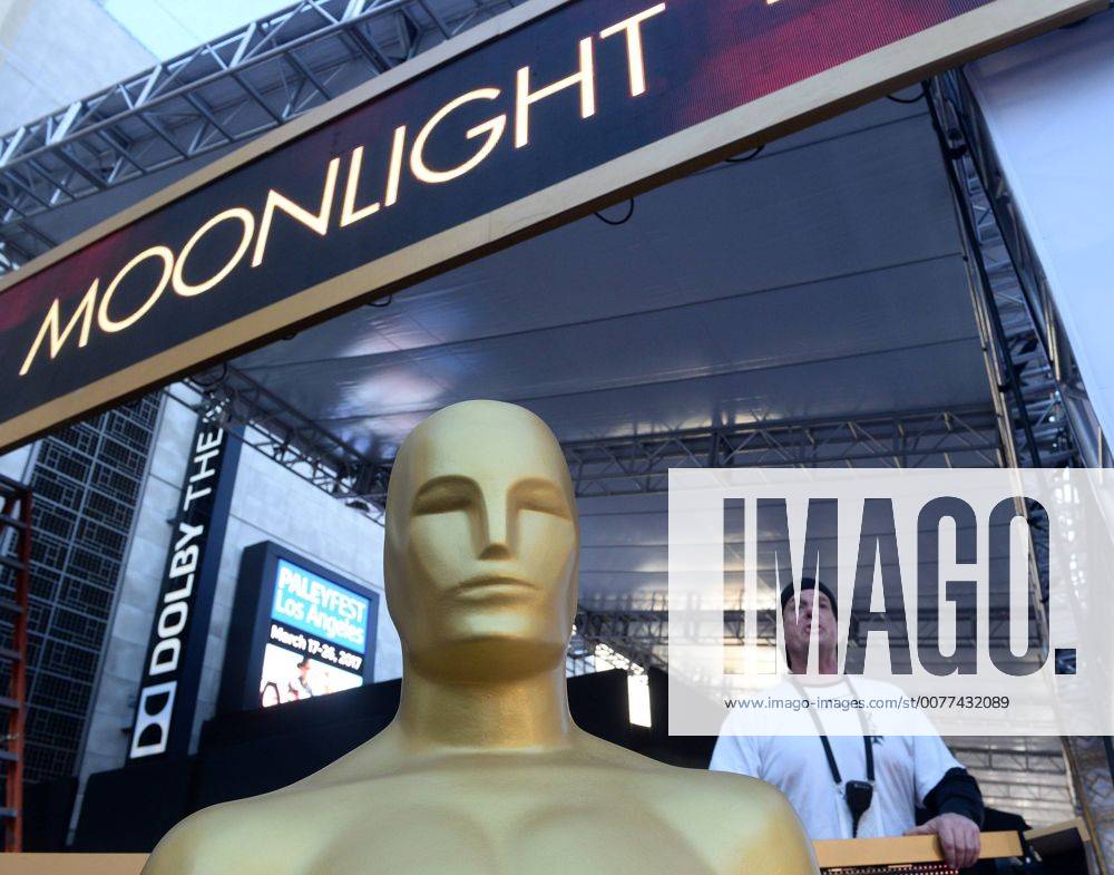 Oscars 2017: Vorbereitungen in Los Angeles Local 33 stagehands work under deadline as preparations are underway for the 89th annual Academy Awards in the Hollywood section of Los Angeles on February 23, 2017. Oscar winners will be announced during an ABC telecast on Sunday, February 26th. LAP2017022323 JIMxRUYMEN