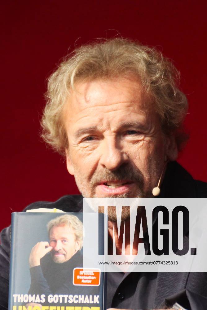 International book fair - Frankfurt. Frankfurter Buchmesse 2024. Foto: TV Showmaster-Legende Thomas Gottschalk, Buchtitel - Ungefiltert