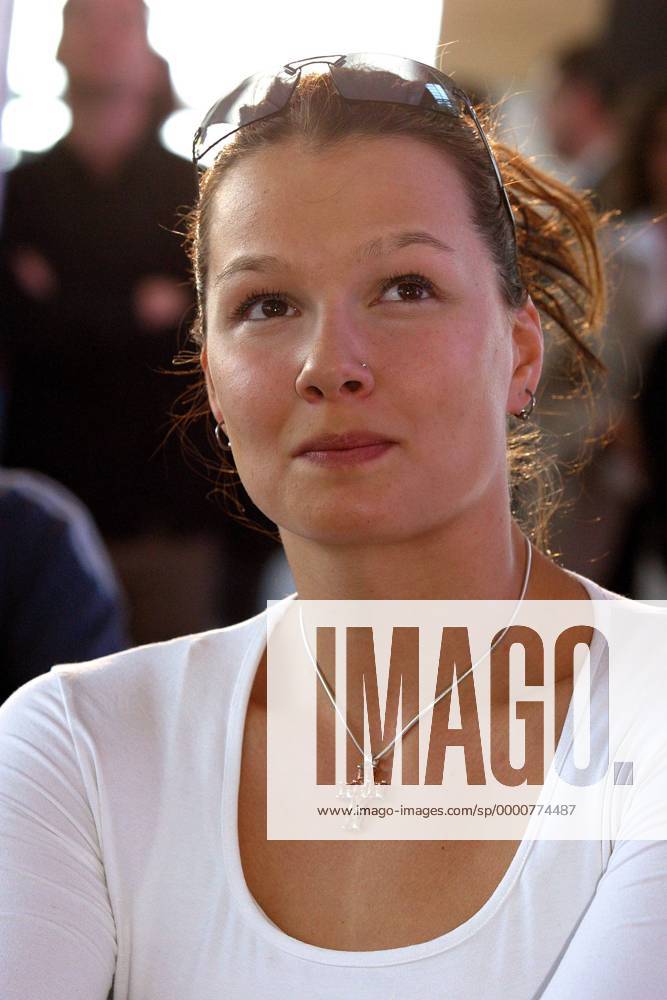 Franziska van Almsick (Deutschland) - nominiert für das Comeback des Jahres Schwimmen Damen Laureus World Sports Award 2003, Nominierung, Sportlerwahl, Schwimmsport Porträt Sportoscar, Award, Awards, Sport, Sports Berlin