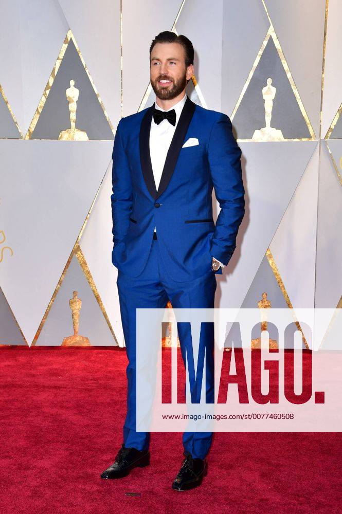 Actor Chris Evans arrives on the red carpet for the 89th annual Academy Awards at the Dolby Theatre in the Hollywood section of Los Angeles on February 26, 2017. LAP2017022730 KEVINxDIETSCH