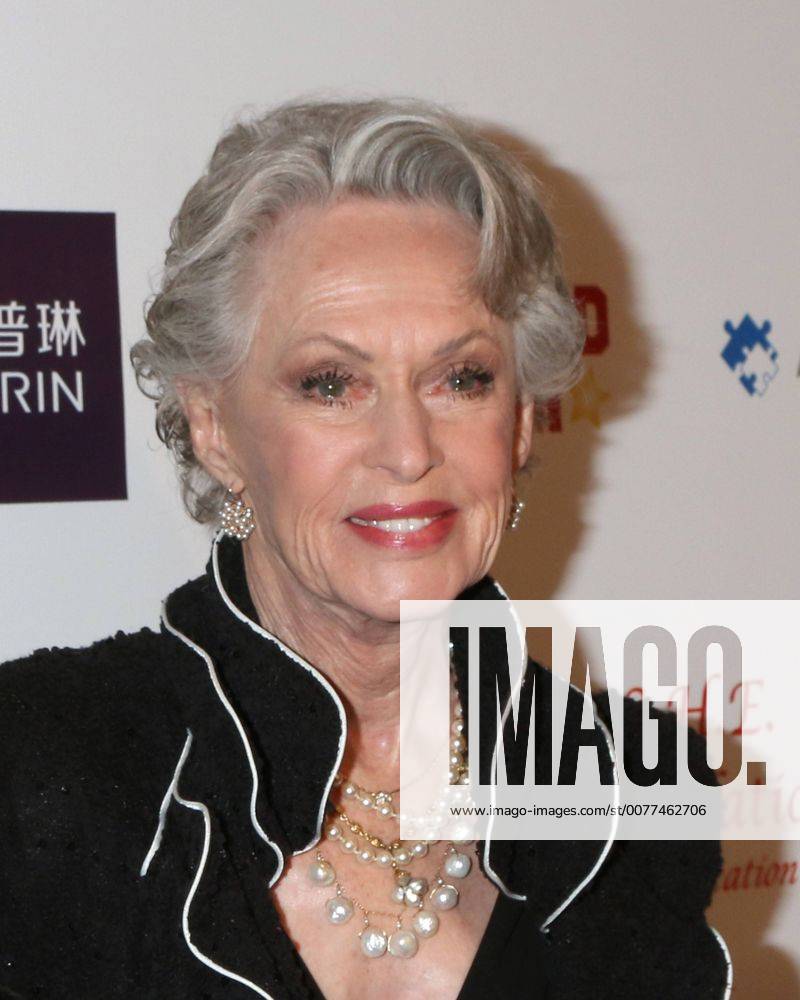 LOS ANGELES - FEB 26: Tippi Hedren at the Style Hollywood Oscar Viewing Dinner at Hollywood Museum on February 26, 2017 in Los Angeles, CA