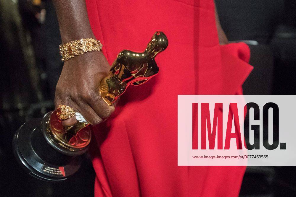 Feb 26, 2017 - Hollywood, California, U.S - VIOLA DAVIS accepts the Oscar® for Performance by an actress in a supporting role, for her role in Fences during the live ABC Telecast of The 89th Oscars® at the Dolby® Theatre in Hollywood, CA on Sunday, February 26, 2017. Hollywood U.S - ZUMAz03_ 20170226_sho_z03_558