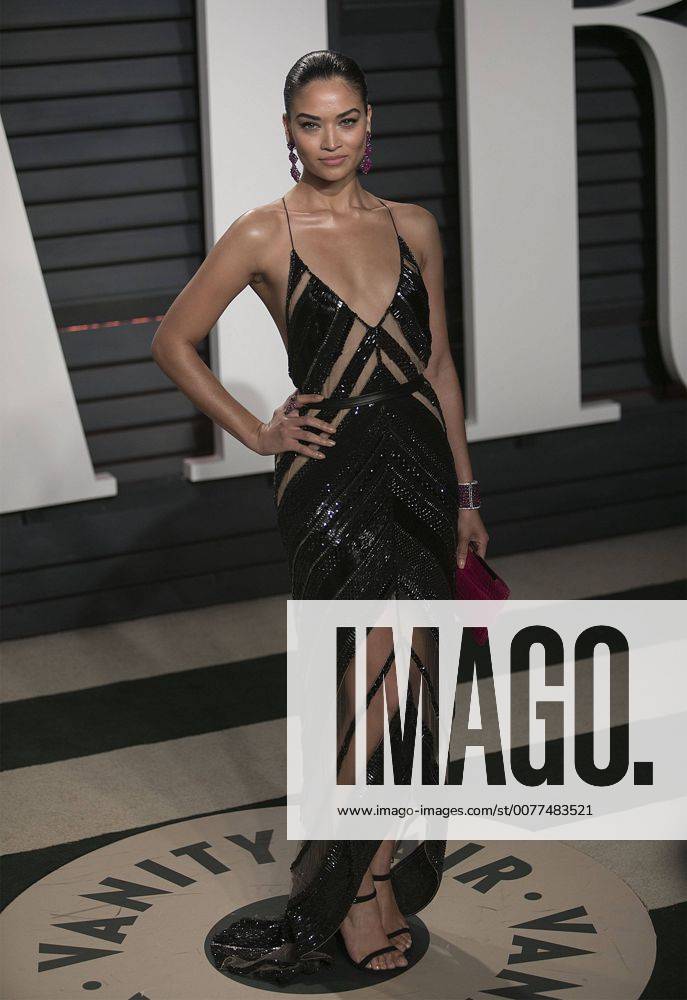 Beverly Hills, California, U.S - Shanina Shaik on the red carpet at the 2017 Vanity Fair Oscar Party held at the Wallis Annenberg Center in Beverly Hills, California, Sunday February 26, 2017. Beverly Hills U.S. - ZUMAp124 20170227_zaa_p124_135
