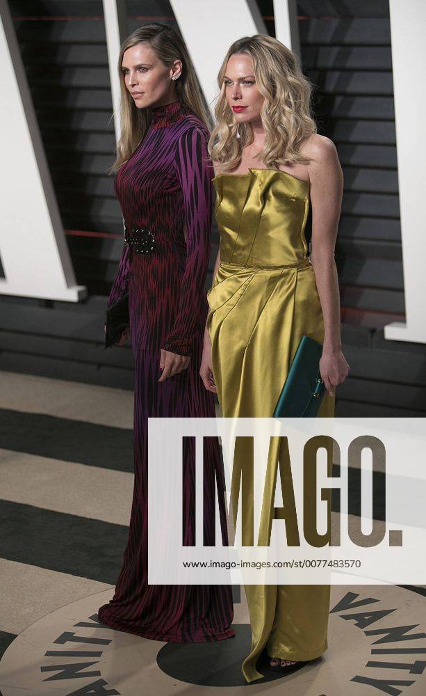 Beverly Hills, California, U.S - Sara Foster & Erin Foster on the red carpet at the 2017 Vanity Fair Oscar Party held at the Wallis Annenberg Center in Beverly Hills, California, Sunday February 26, 2017. Beverly Hills U.S. - ZUMAp124 20170226_zaa_p124_813