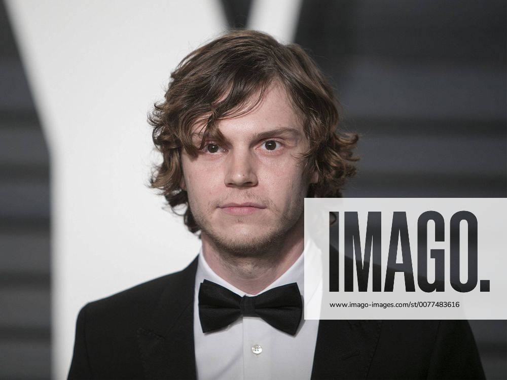 Beverly Hills, California, U.S - Evan Peters on the red carpet at the 2017 Vanity Fair Oscar Party held at the Wallis Annenberg Center in Beverly Hills, California, Sunday February 26, 2017. Beverly Hills U.S. - ZUMAp124 20170226_zaa_p124_820