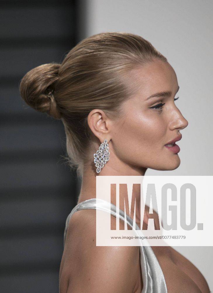 Beverly Hills, California, U.S - Rosie Huntington-Whiteley on the red carpet at the 2017 Vanity Fair Oscar Party held at the Wallis Annenberg Center in Beverly Hills, California, Sunday February 26, 2017. Beverly Hills U.S. - ZUMAp124 20170226_zaa_p124_840