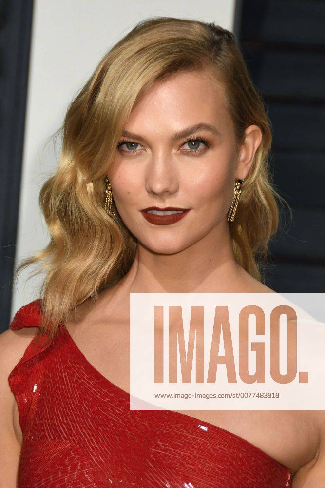 Beverly Hills, CA, United States - 26 February 2017 - Beverly Hills, California - Karlie Kloss. 2017 Vanity Fair Oscar Party held at the Wallis Annenberg Center. Photo Credit: AdMedia Beverly Hills United States - ZUMAa123 20170227_zaa_a123_982