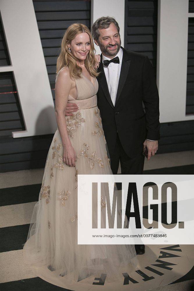 Beverly Hills, California, U.S - Leslie Mann and Judd Apatow on the red carpet at the 2017 Vanity Fair Oscar Party held at the Wallis Annenberg Center in Beverly Hills, California, Sunday February 26, 2017. Beverly Hills U.S. - ZUMAp124 20170227_zaa_p124_182
