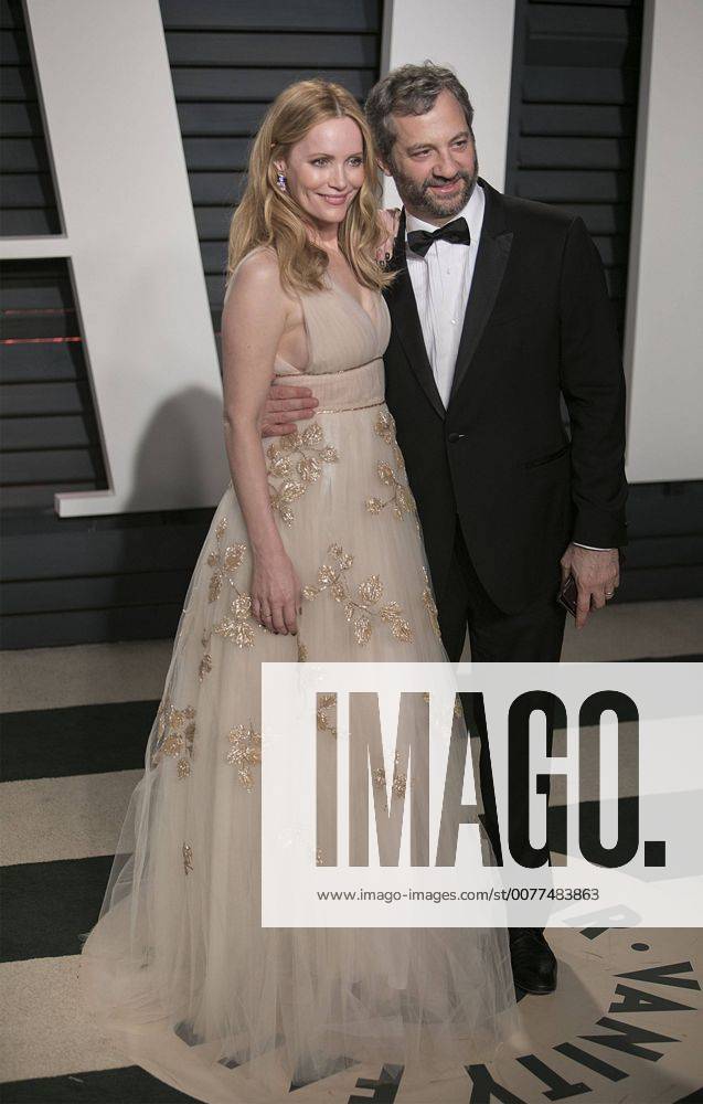 Beverly Hills, California, U.S - Leslie Mann and Judd Apatow on the red carpet at the 2017 Vanity Fair Oscar Party held at the Wallis Annenberg Center in Beverly Hills, California, Sunday February 26, 2017. Beverly Hills U.S. - ZUMAp124 20170227_zaa_p124_184