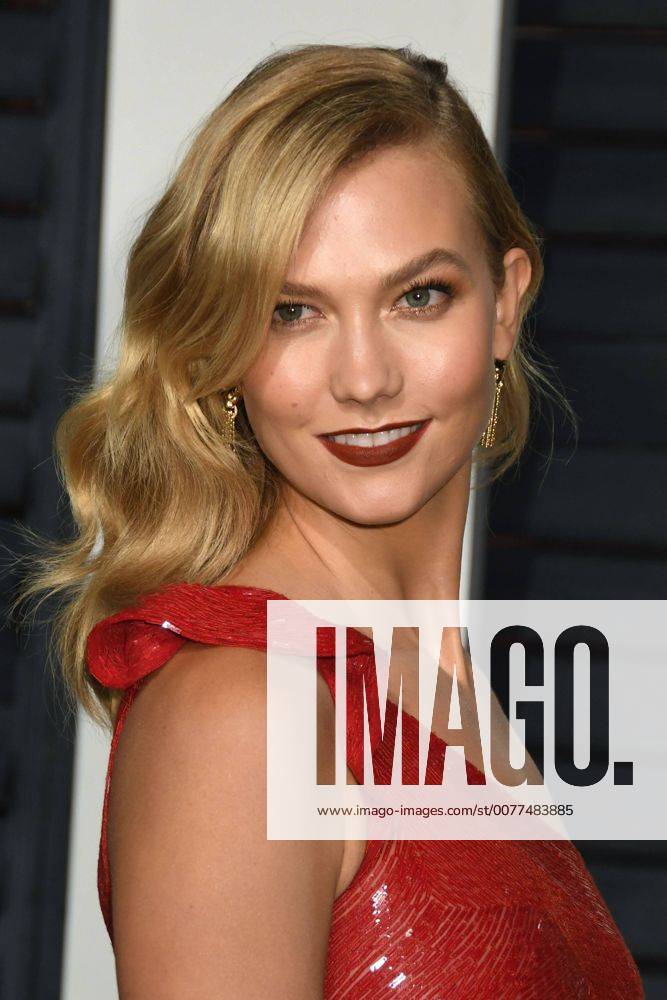 Beverly Hills, CA, United States - 26 February 2017 - Beverly Hills, California - Karlie Kloss. 2017 Vanity Fair Oscar Party held at the Wallis Annenberg Center. Photo Credit: AdMedia Beverly Hills United States - ZUMAa123 20170227_zaa_a123_975