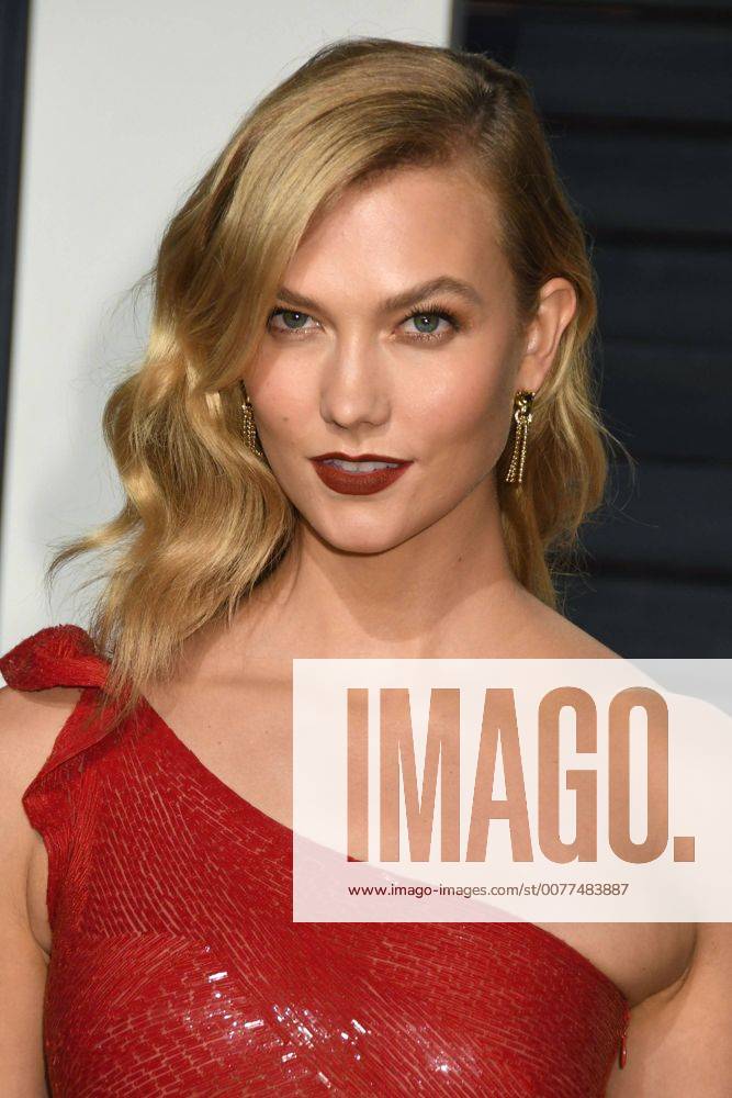 Beverly Hills, CA, United States - 26 February 2017 - Beverly Hills, California - Karlie Kloss. 2017 Vanity Fair Oscar Party held at the Wallis Annenberg Center. Photo Credit: AdMedia Beverly Hills United States - ZUMAa123 20170227_zaa_a123_978