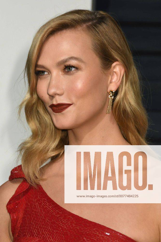 Beverly Hills, CA, United States - 26 February 2017 - Beverly Hills, California - Karlie Kloss. 2017 Vanity Fair Oscar Party held at the Wallis Annenberg Center. Photo Credit: AdMedia Beverly Hills United States - ZUMAa123 20170227_zaa_a123_954