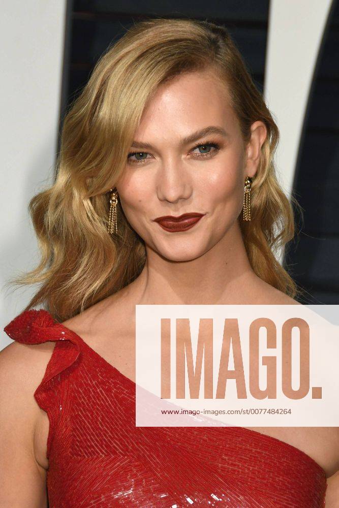 Beverly Hills, CA, United States - 26 February 2017 - Beverly Hills, California - Karlie Kloss. 2017 Vanity Fair Oscar Party held at the Wallis Annenberg Center. Photo Credit: AdMedia Beverly Hills United States - ZUMAa123 20170227_zaa_a123_941