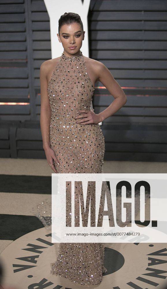 Beverly Hills, California, U.S - Hailee Steinfeld on the red carpet at the 2017 Vanity Fair Oscar Party held at the Wallis Annenberg Center in Beverly Hills, California, Sunday February 26, 2017. Beverly Hills U.S. - ZUMAp124 20170226_zaa_p124_850