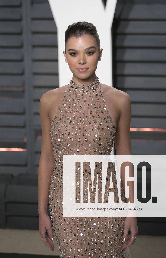 Beverly Hills, California, U.S - Hailee Steinfeld on the red carpet at the 2017 Vanity Fair Oscar Party held at the Wallis Annenberg Center in Beverly Hills, California, Sunday February 26, 2017. Beverly Hills U.S. - ZUMAp124 20170226_zaa_p124_825