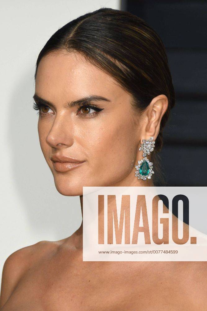 Beverly Hills, CA, United States - 26 February 2017 - Beverly Hills, California - Alessandra Ambrosio. 2017 Vanity Fair Oscar Party held at the Wallis Annenberg Center. Photo Credit: AdMedia Beverly Hills United States - ZUMAa123 20170226_zaa_a123_1574