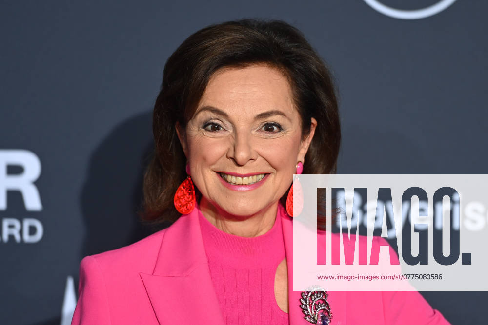 Uschi Daemmrich von Luttitz (Moderatorin), Einzelbild,angeschnittenes Einzelmotiv,Portraet,Portrait,Porträt. Roter Teppich,Blauer Panther TV und Streaming Award 2024 am 23.10.2024 in der BMW Welt Muenchen.