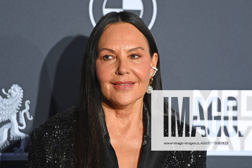 Natascha OCHSENKNECHT, Einzelbild,angeschnittenes Einzelmotiv,Portraet,Portrait,Porträt. Roter Teppich,Blauer Panther TV und Streaming Award 2024 am 23.10.2024 in der BMW Welt Muenchen.