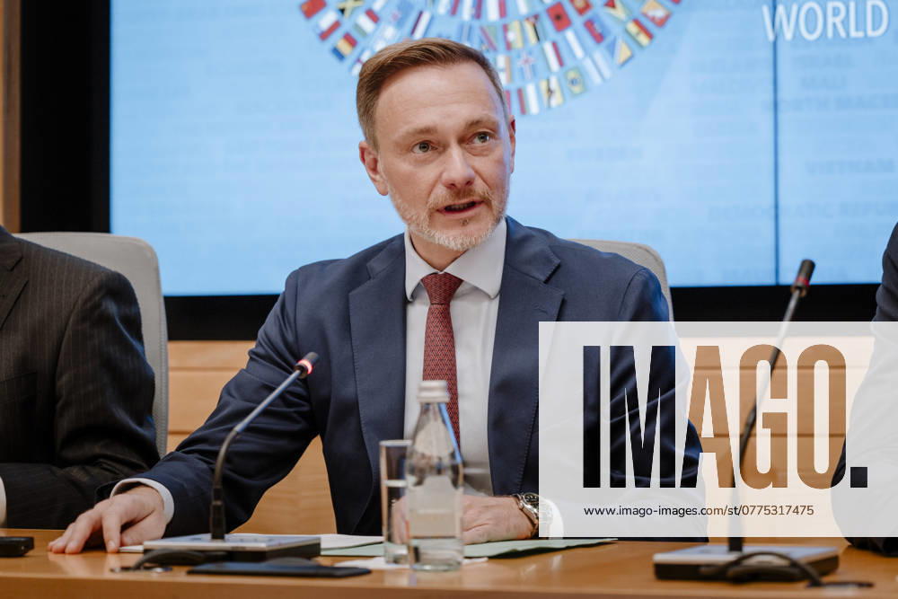 Christian Lindner (FDP), Bundesminister der Finanzen, aufgenommen im Rahmen der IWF Pressekonferenz mit dem Praesidenten der Bundesbank, Dr. Joachim Nagel, bei der gemeinsamen Jahrestagung von IWF und Weltbank sowie, treffen der G7, G20 FMNBG, IMFC, in Washington, 25.10.2024. Fotografiert im Auftrag des Bundesfinanzministeriums. Washington Vereinigte Staaten von Amerika