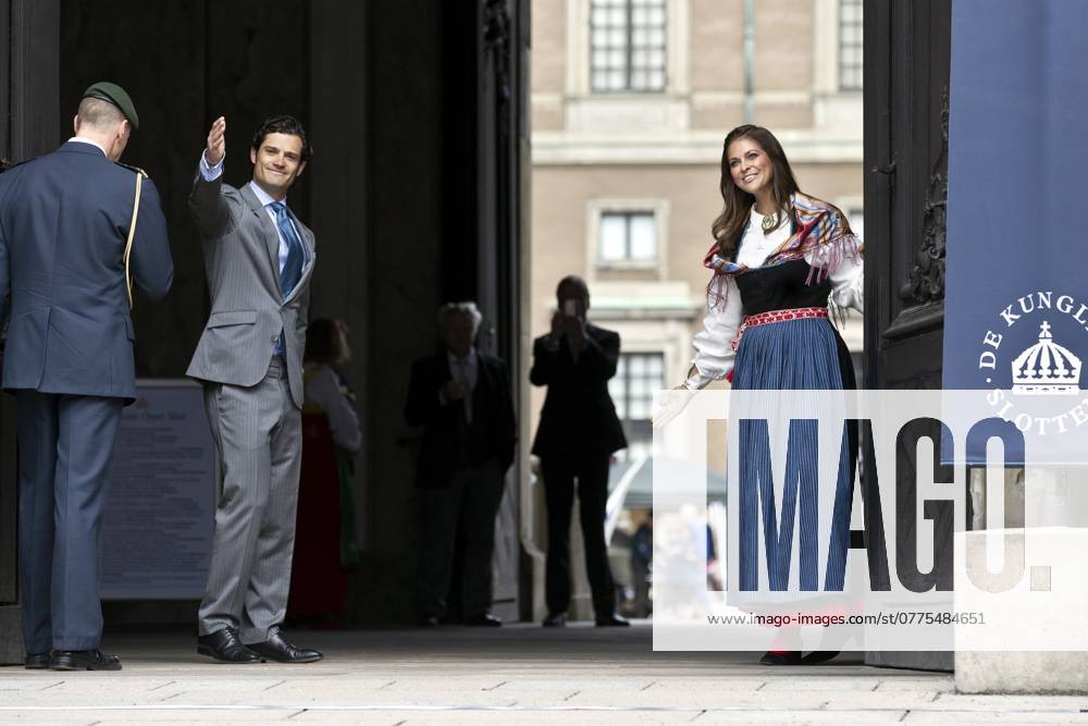 Prins carl philip och prinsessan madeleine - i folkdräkt - öppnar dörrarna till stockholms slott och evenemanget öppet slott pa nationaldagen 6 juni 2012. 2012-06-06 (c) Magnus Sandberg Aftonbladet IBL Bildbyra * * * EXPRESSEN OUT * * * AFTONBLADET 4560 kungahus Sverige