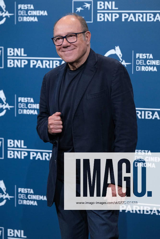 Carlo Verdone attends the photocall of the movie Vita da Carlo 3rd season during the 19th Rome Film Fest at Auditorium Parco Della Musica in Rome. Rome Italy - ZUMAs197 20241026_aaa_s197_052