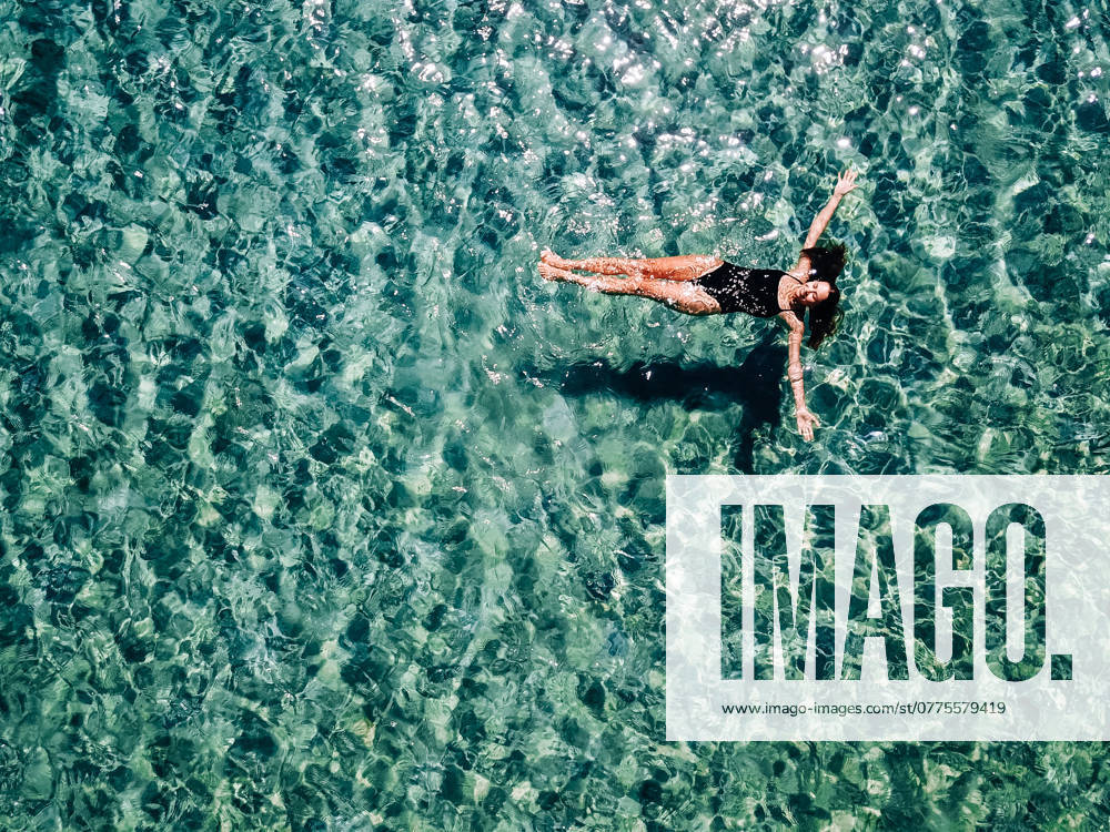 Young girl in a black swimsuit swims in the sea. DCIM100MEDIADJI_0114.JPG ,model released, Symbolfoto