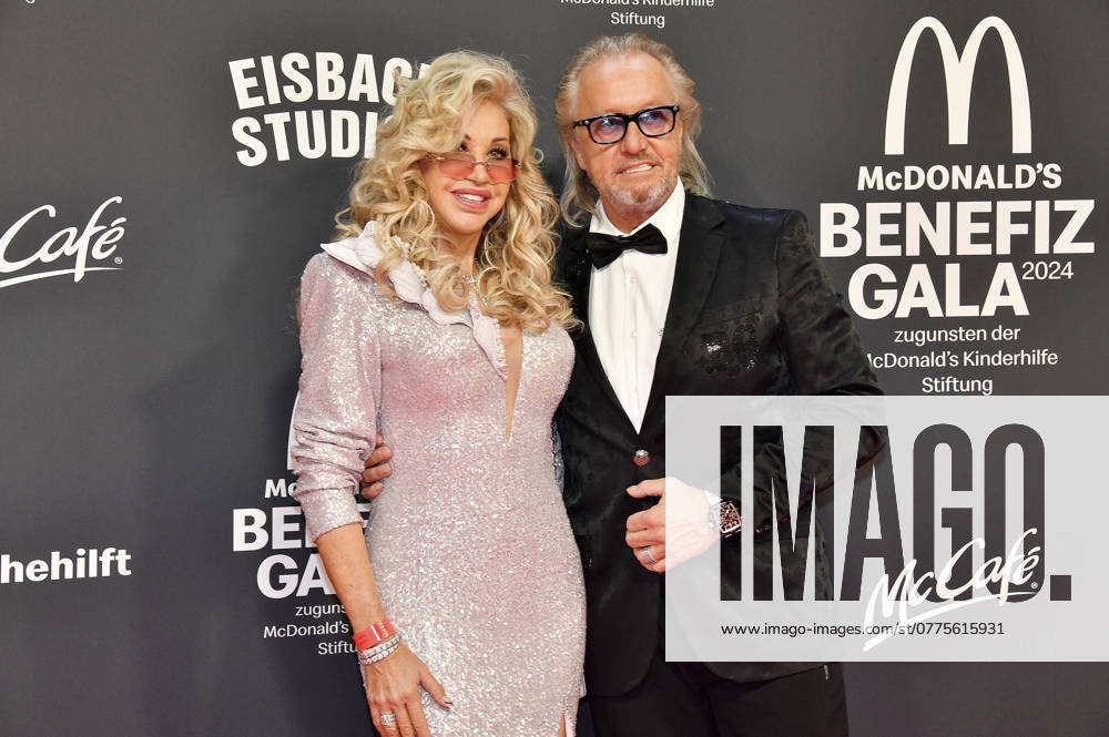 Carmen Geiss und Robert Geiss bei der 19. McDonald s Benefiz Gala zugunsten der McDonald s Kinderhilfe Stiftung in den Eisbach Studios. München