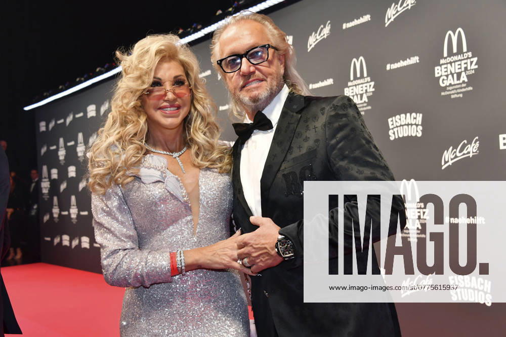 Carmen Geiss und Robert Geiss bei der 19. McDonald s Benefiz Gala zugunsten der McDonald s Kinderhilfe Stiftung in den Eisbach Studios. München