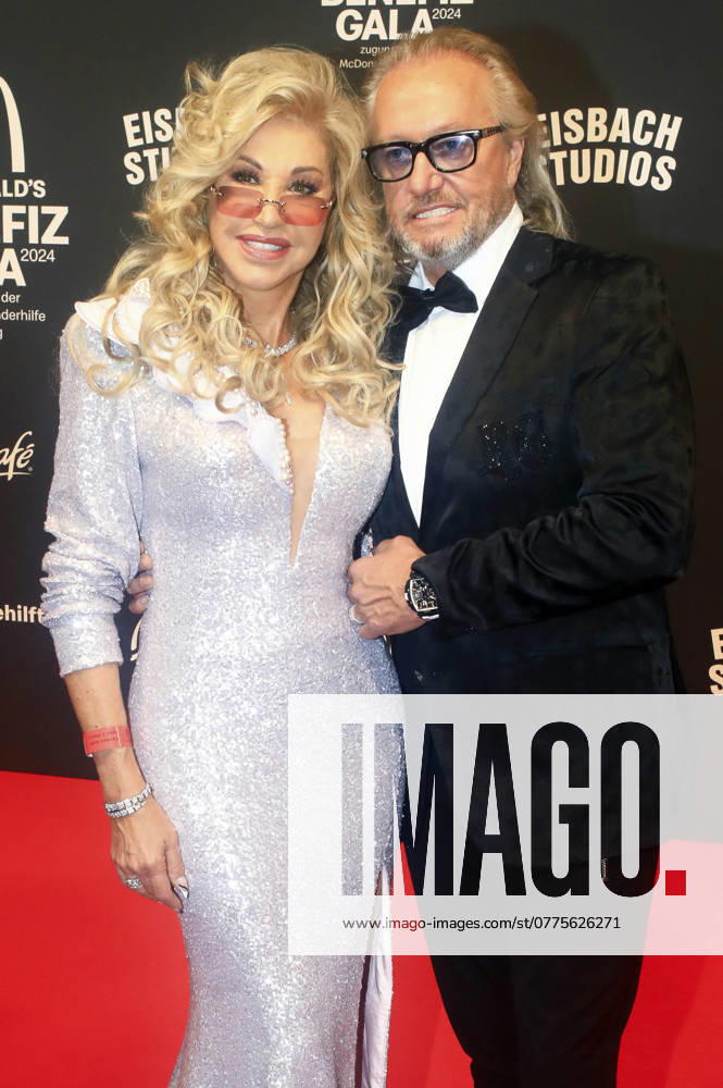 Carmen Geiss und Robert Geiss bei der 19. McDonald s Benefiz Gala zugunsten der McDonald s Kinderhilfe Stiftung in den Eisbach Studios. München