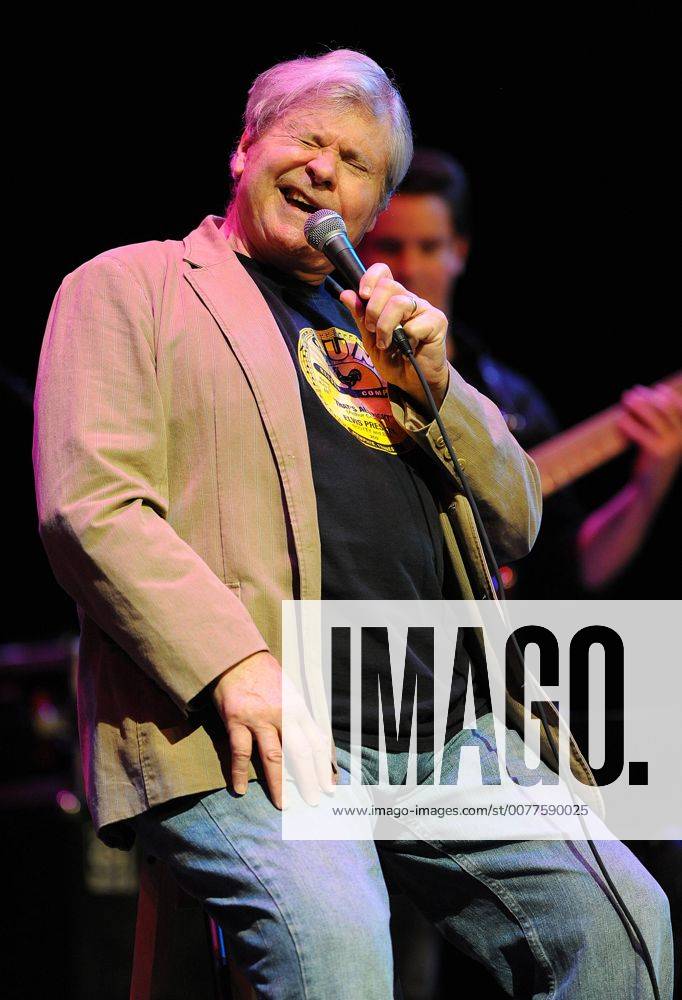 Durham, North Carolina; USA - Singer Actor BEN JONES also known as COOTER DAVENPORT who played in the television series The Dukes of Hazzard performs live as his 2011 tour makes a stop at The Carolina Theater located in downtown Durham. Copyright 2011 . - ZUMAm78_ 20110519_zaf_m78_004