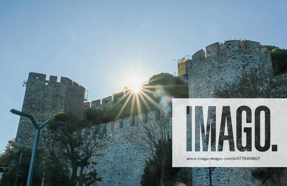 (241029) -- ISTANBUL, Oct. 29, 2024 -- This photo taken on Oct. 27, 2024 shows a view of Rumeli Fortress in Istanbul, T¨¹rkiye. Rumeli Fortress, a typical example of Ottoman military architecture, is located on the west side of the Bosphorus Strait in Istanbul. ) T?RKIYE-ISTANBUL-RUMELI FORTRESS LiuxLei
