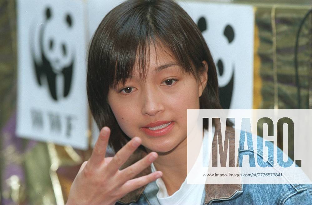 WWF HK LIVING 2000 PRESS CONFERENCE, ENVIRONMENTAL AMBASSADOR MISS THERESA LEE TALKS TO MEDIA. 31 MAR 98 HONG KONG CHINA
