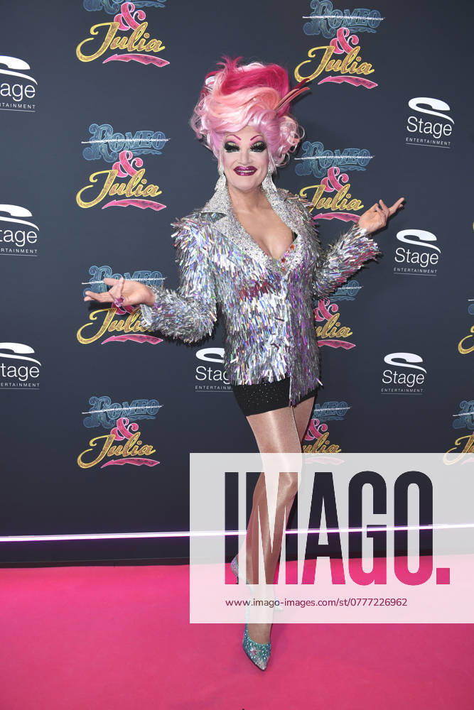 Olivia Jones bei der Deutschlandpremiere von & JULIA im Stage Operettenhaus in Hamburg am 30.10.2024