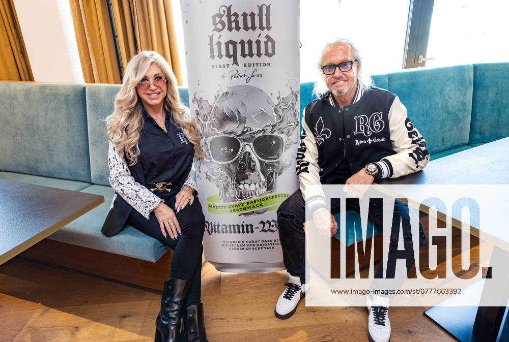 Carmen und Mann Robert Geiss Vorstellung von Scull liquid , der neuen Wasser-Marke der Familie Geiss mit Rober Carmen Davina und Shania Geiss in der Firmenzentrale der Orterer Group in Unterschleißheim Datum: 21.10.2024