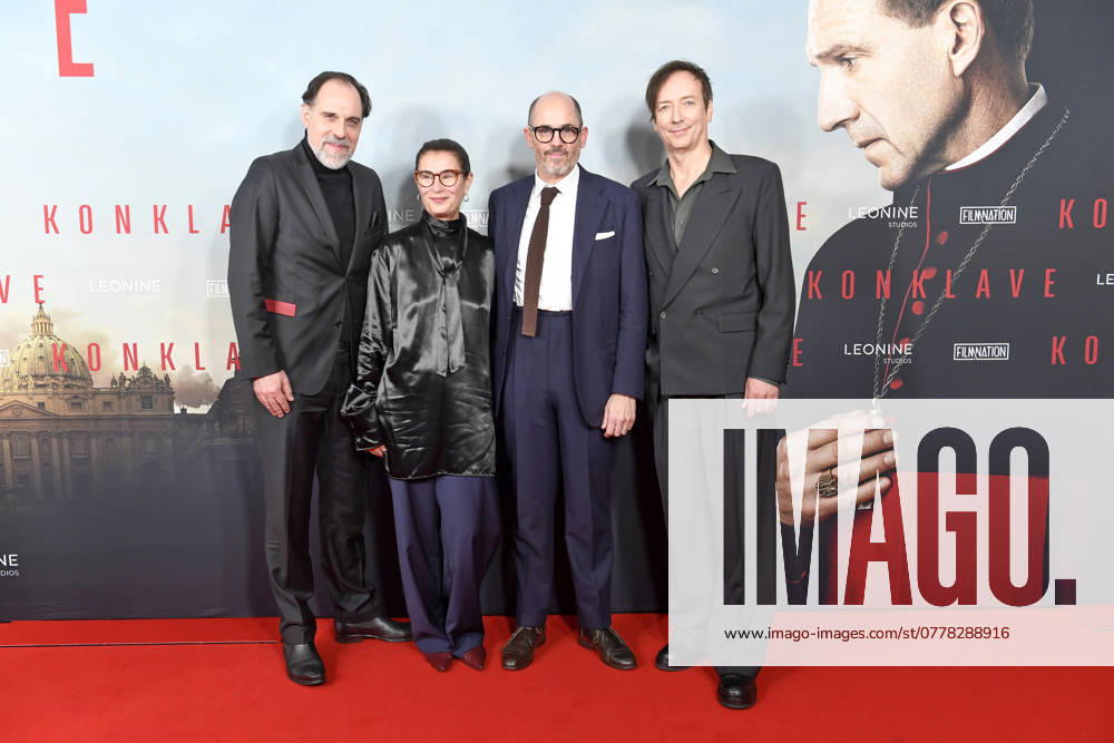 Thomas Loibl, Lisy Christl, Edward Berger und Volker Bertelmann bei der Premiere KONKLAVE im Delphi-Filmpalast in Berlin am 06.11.2024