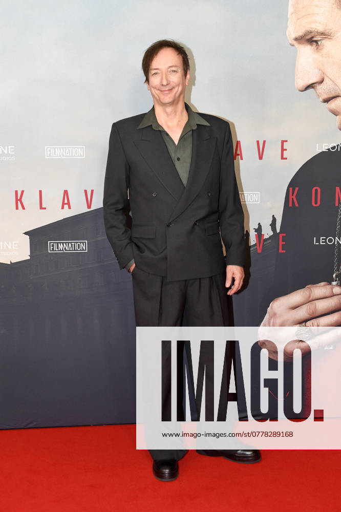 Volker Bertelmann (Oscar Beste Filmmusik 2024) bei der Premiere KONKLAVE im Delphi-Filmpalast in Berlin am 06.11.2024