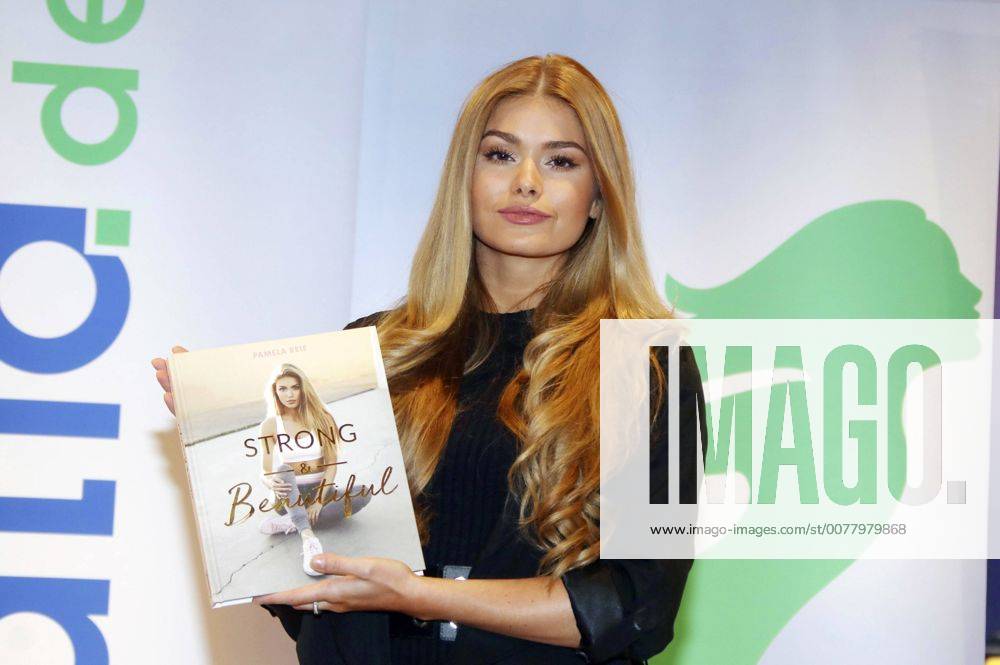 Pamela Reif signiert ihr Buch Strong & Beautiful in der Buchhandlung Thalia in der Europapassage. Hamburg, 28.03.2017 Foto:xFuturexImage